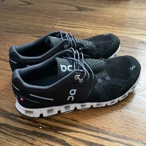 On Cloud running shoes, black size 8